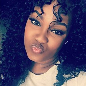 Meet your Posher, Shattia